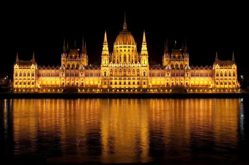 Finał Ligi Mistrzów 2026: bilety, transmisja i Budapeszt