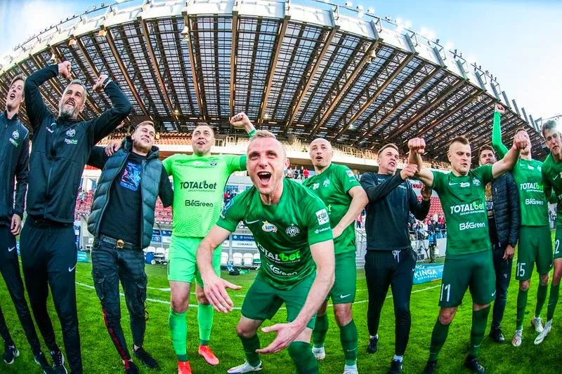 Stadion Warty Poznań: Pojemność i wskazówki, jak dotrzeć do Ogródka