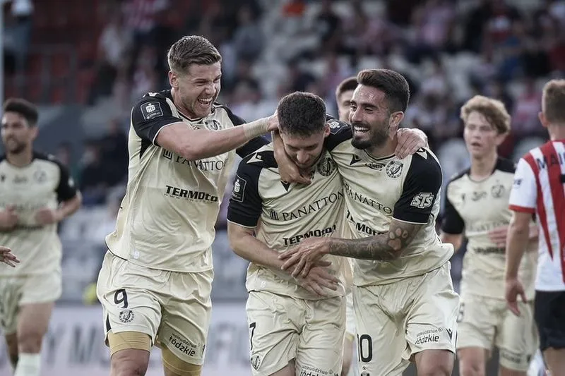Widzew Cracovia analiza